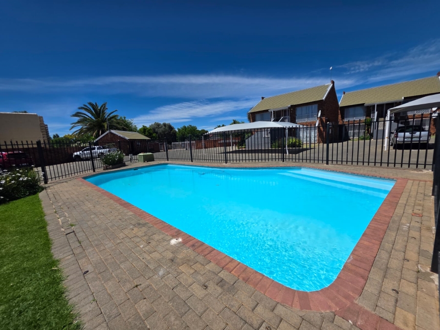 To Let 2 Bedroom Property for Rent in Pellissier Free State